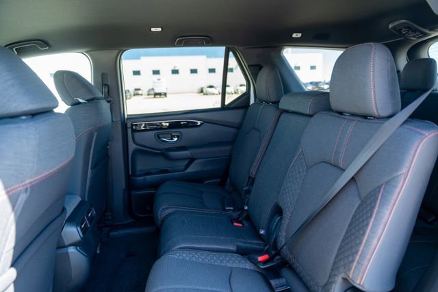 Used 2025 Honda Pilot Sport image 17