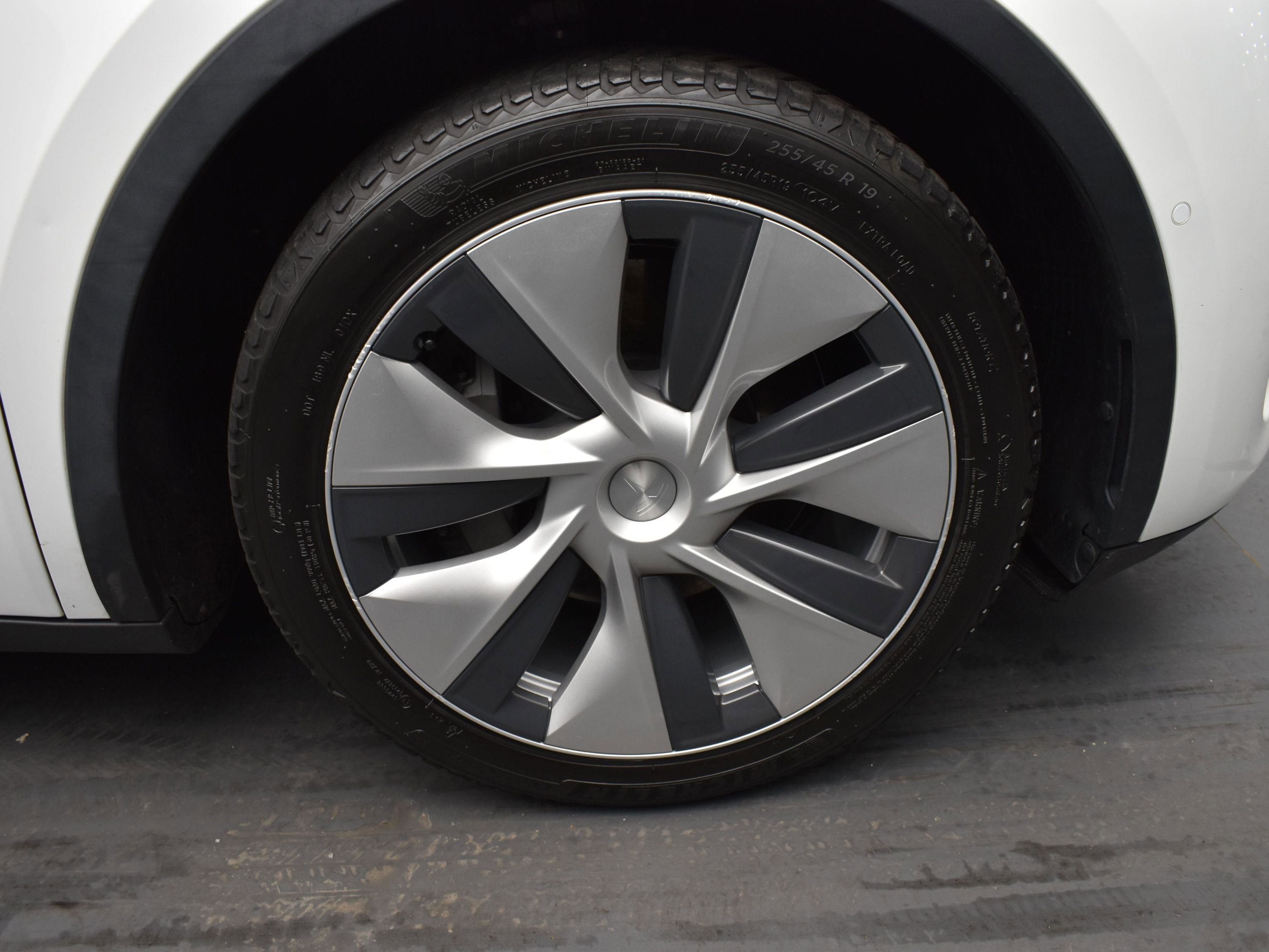 Used 2021 Tesla Model Y Long Range image 14