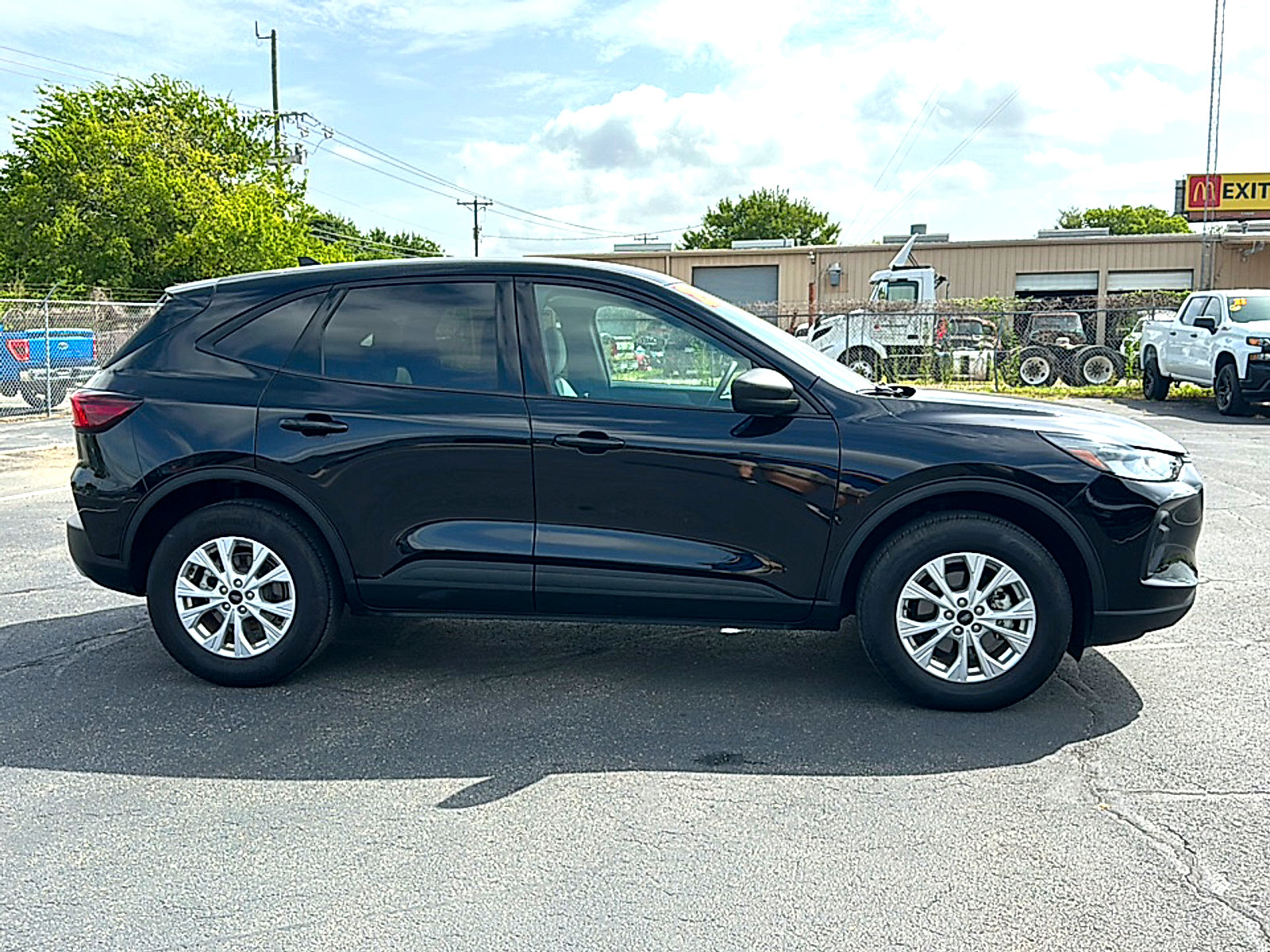 Used 2025 Ford Escape Active AWD/4WD image 9