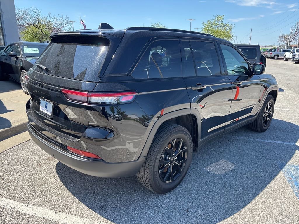 Used 2025 Jeep Grand Cherokee Altitude image 21