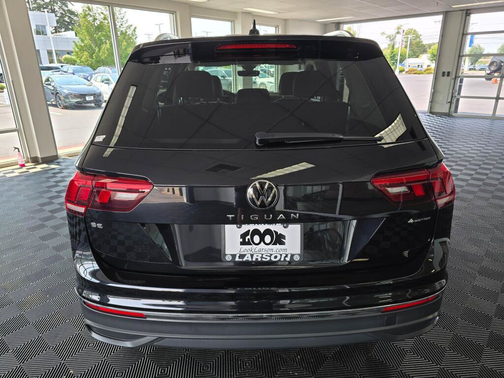 Used 2024 Volkswagen Tiguan SE w/ MDO Package, Two-Row AWD/4WD image 4
