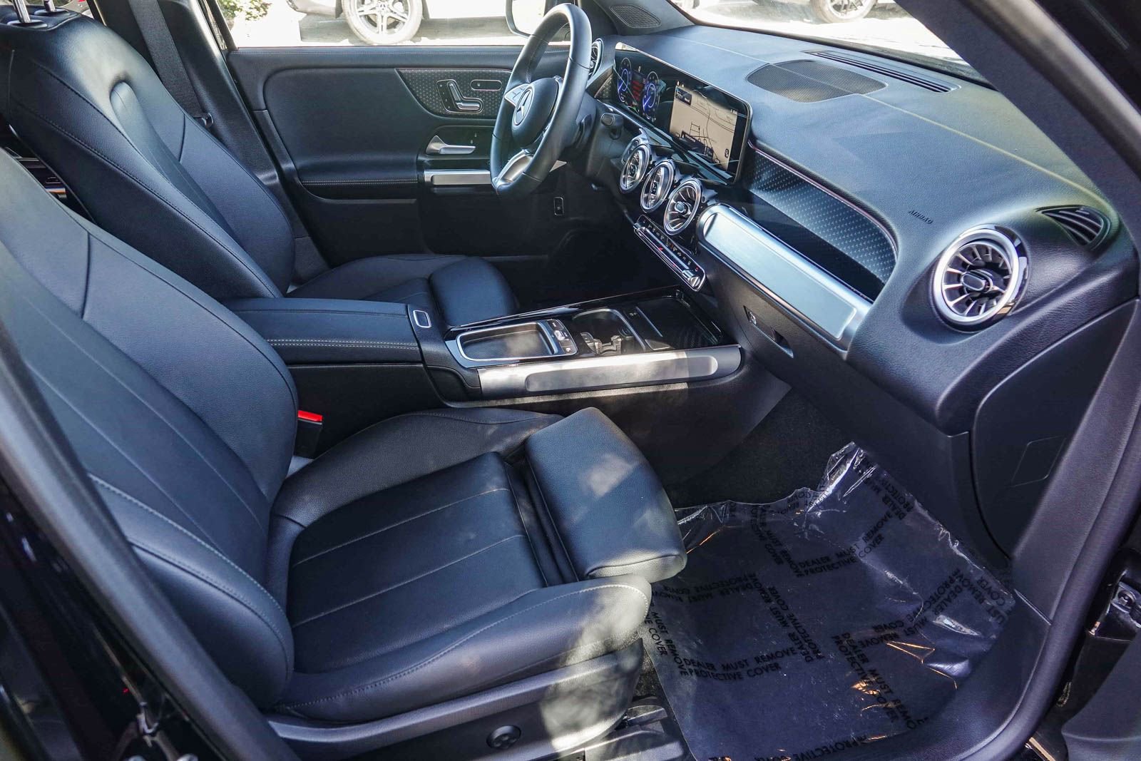 Used 2024 Mercedes-Benz EQB 300 4MATIC image 16