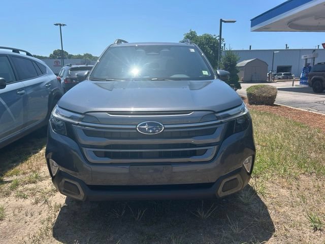 Used 2025 Subaru Forester Limited AWD/4WD image 2