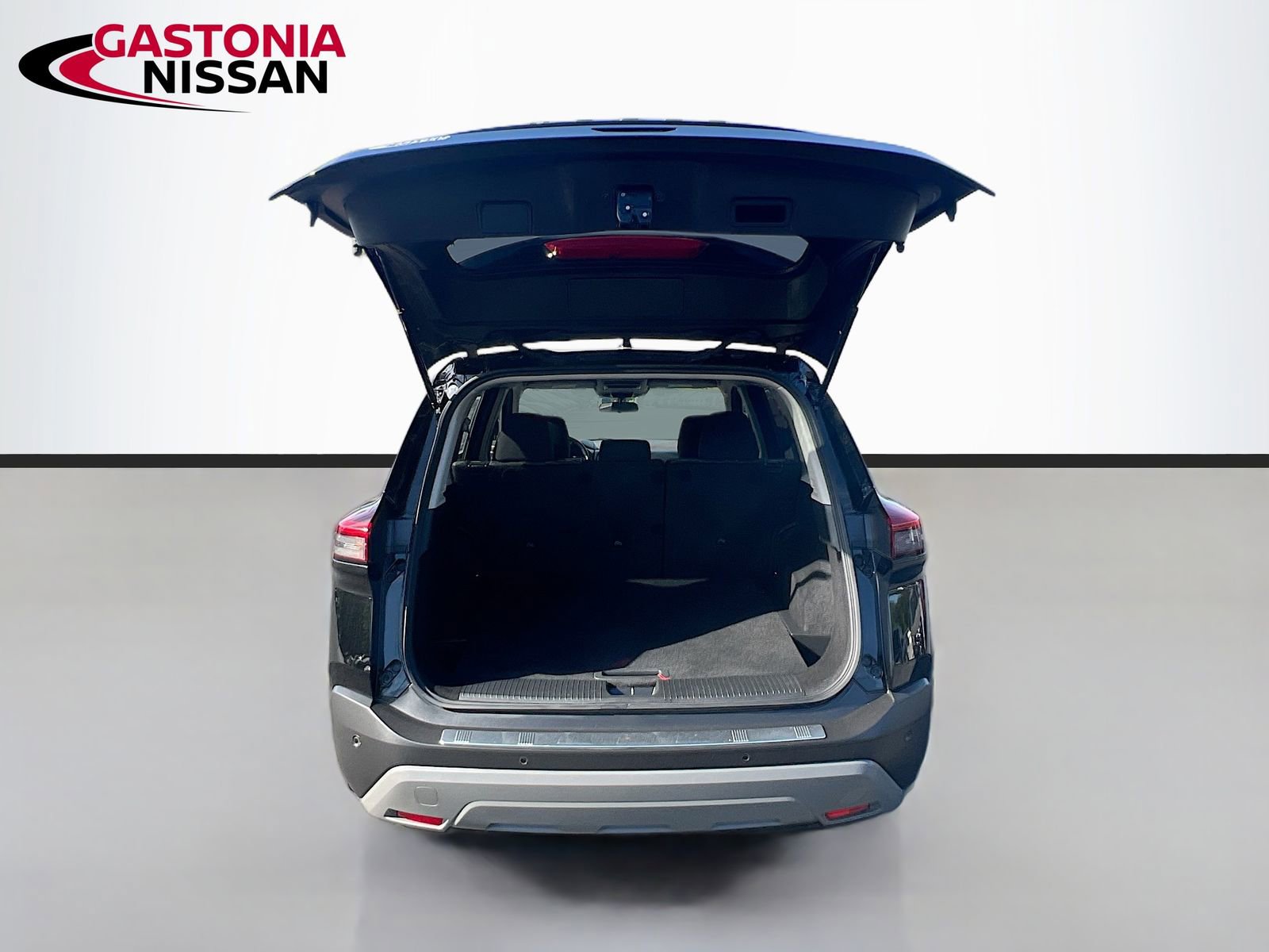 Used 2023 Nissan Rogue SV image 34