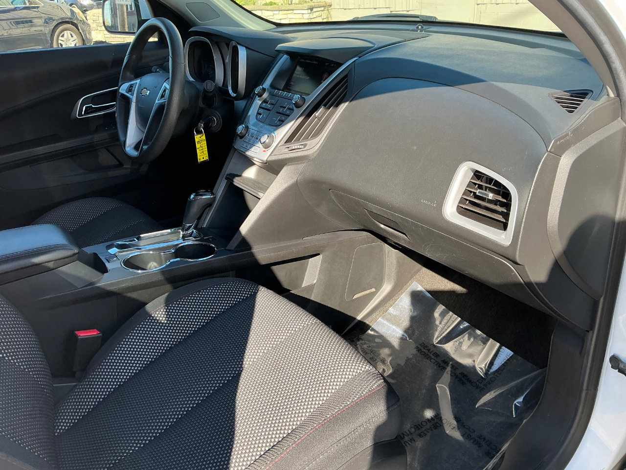 Used 2017 Chevrolet Equinox LT image 9