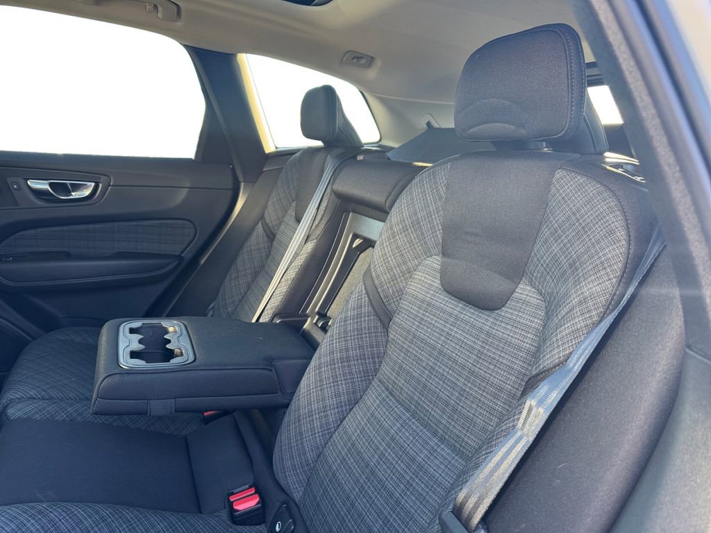 Certified 2023 Volvo XC60 B5 Core image 33