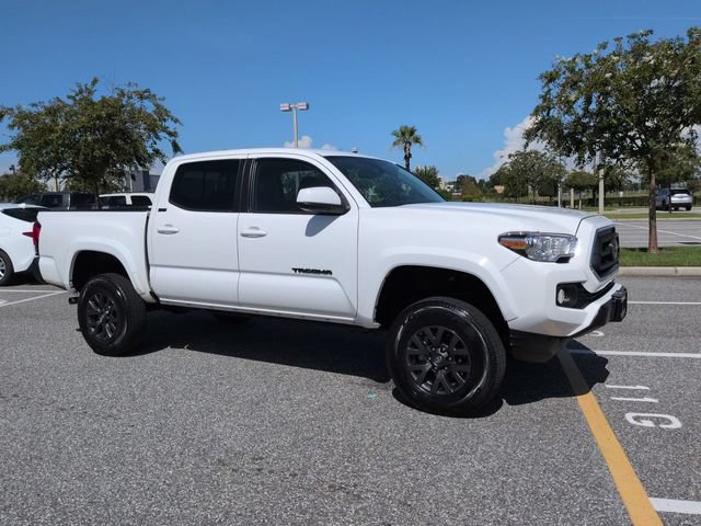 Certified 2022 Toyota Tacoma SR5 AWD/4WD image 2