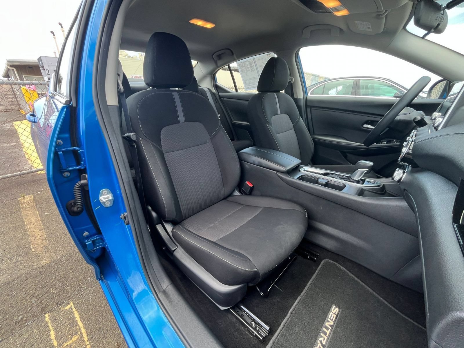 Used 2025 Nissan Sentra SV FWD image 34