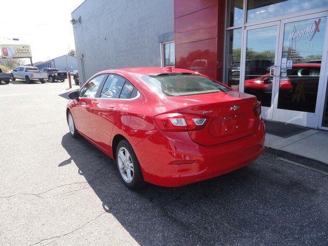 Used 2017 Chevrolet Cruze LT w/ Convenience Package FWD image 3