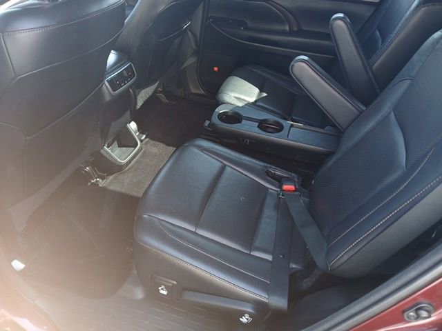 Used 2015 Toyota Highlander Limited image 35