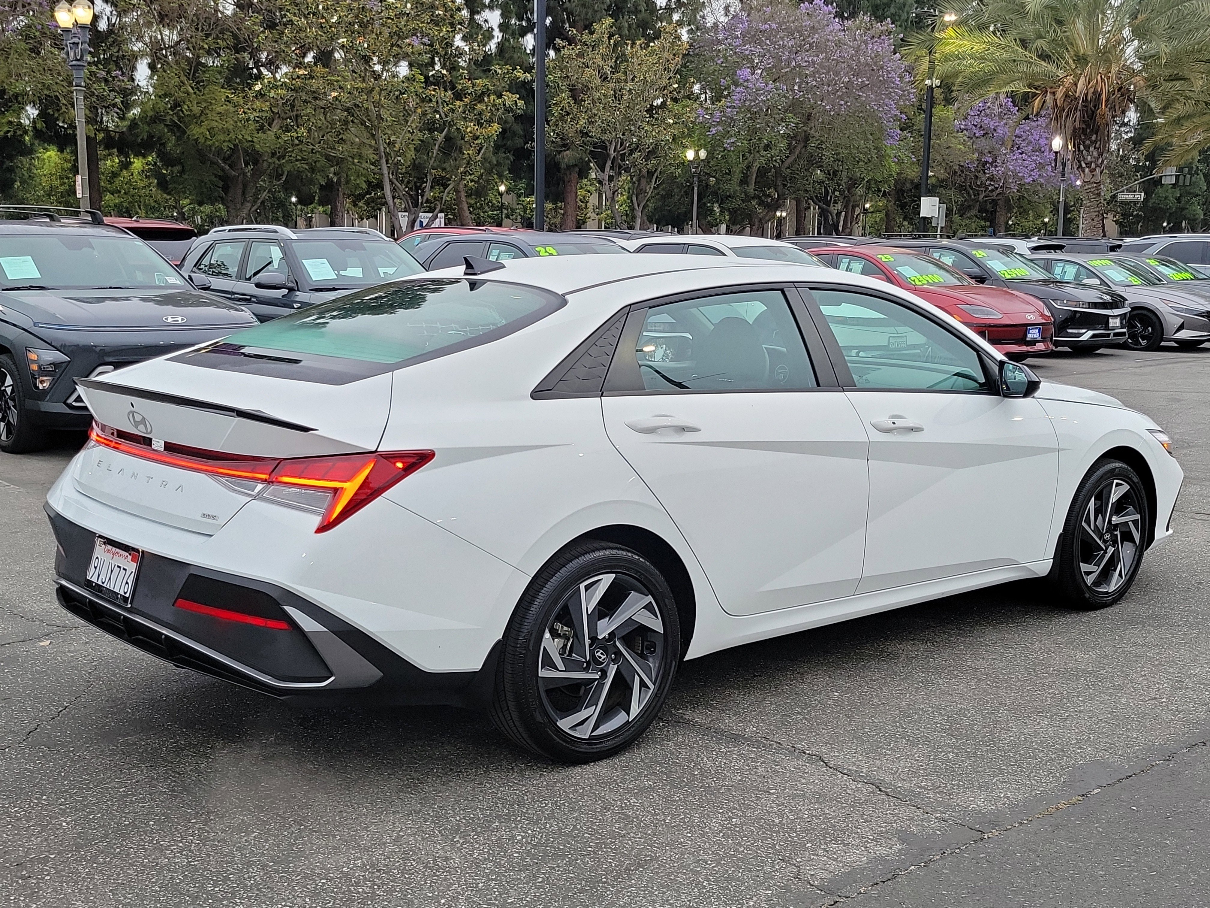 Certified 2025 Hyundai Elantra SEL FWD image 5