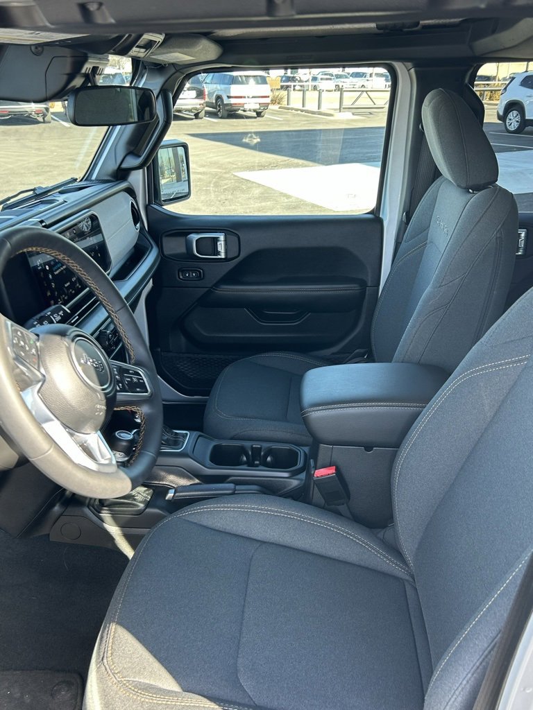 Used 2024 Jeep Wrangler Sahara image 10