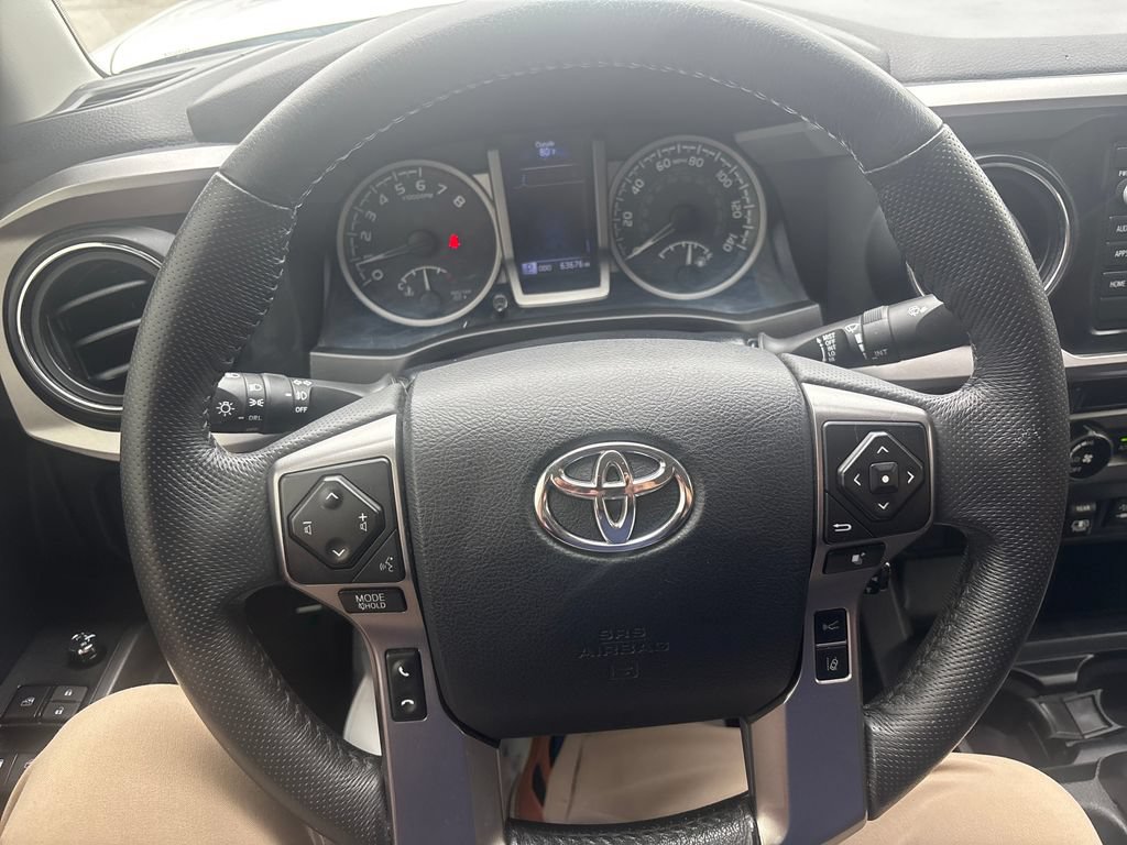 Used 2018 Toyota Tacoma SR5 AWD/4WD image 19