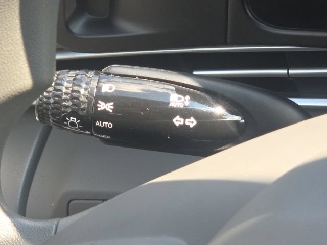 Used 2021 Hyundai Elantra SE FWD image 34