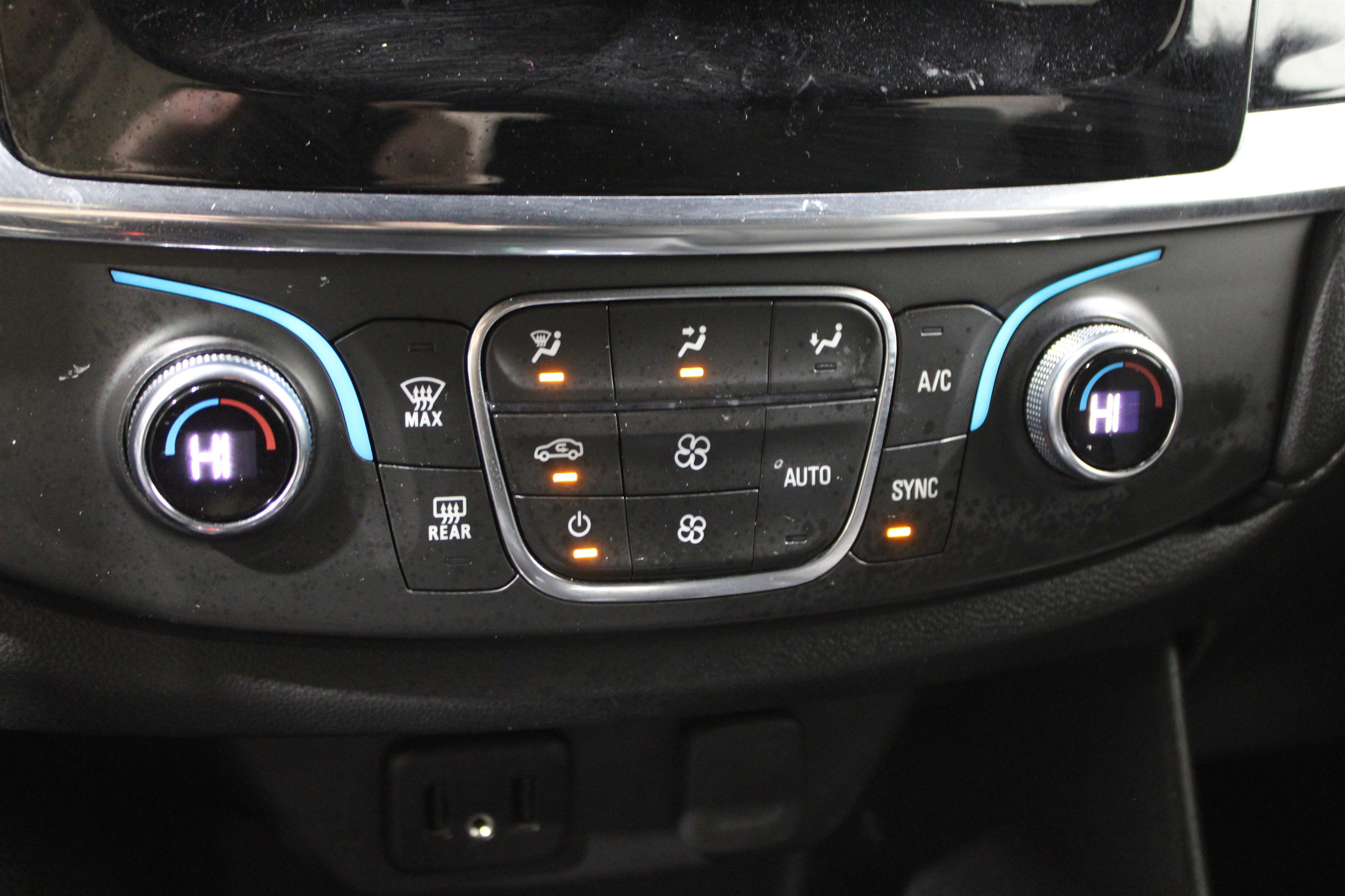 Used 2023 Chevrolet Traverse LT image 21