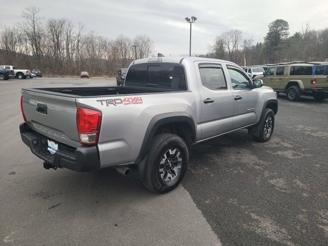 Used 2017 Toyota Tacoma TRD Off-Road image 5