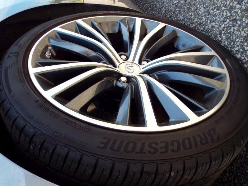 Used 2017 INFINITI Q60 3.0t image 7