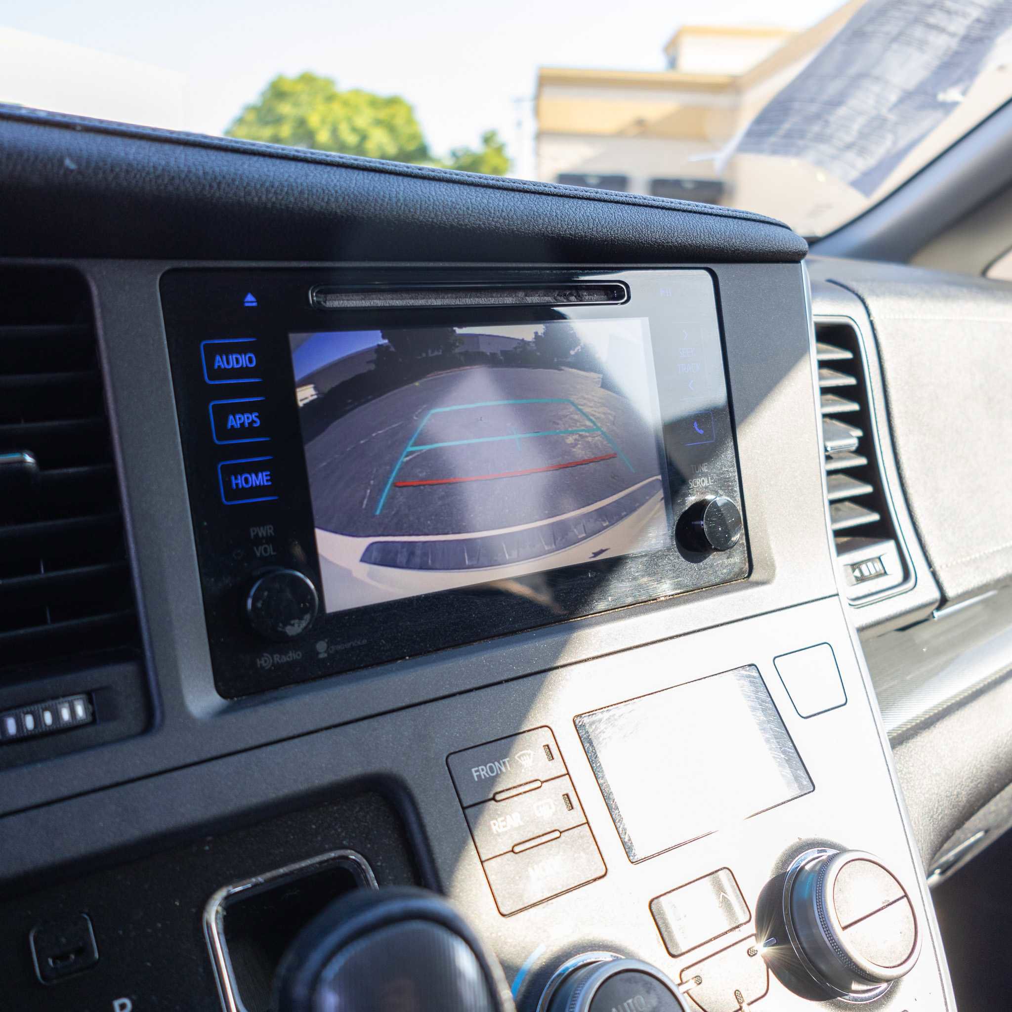 Used 2015 Toyota Sienna SE image 15