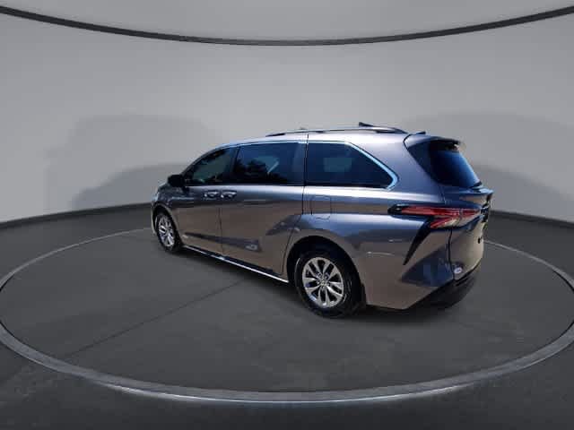 Used 2021 Toyota Sienna XLE FWD image 6