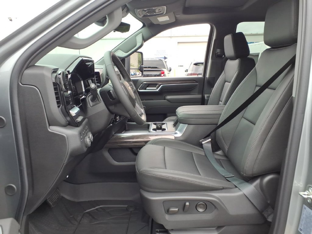 New 2026 Chevrolet Silverado 3500 LTZ w/ LTZ Plus Package AWD/4WD image 13