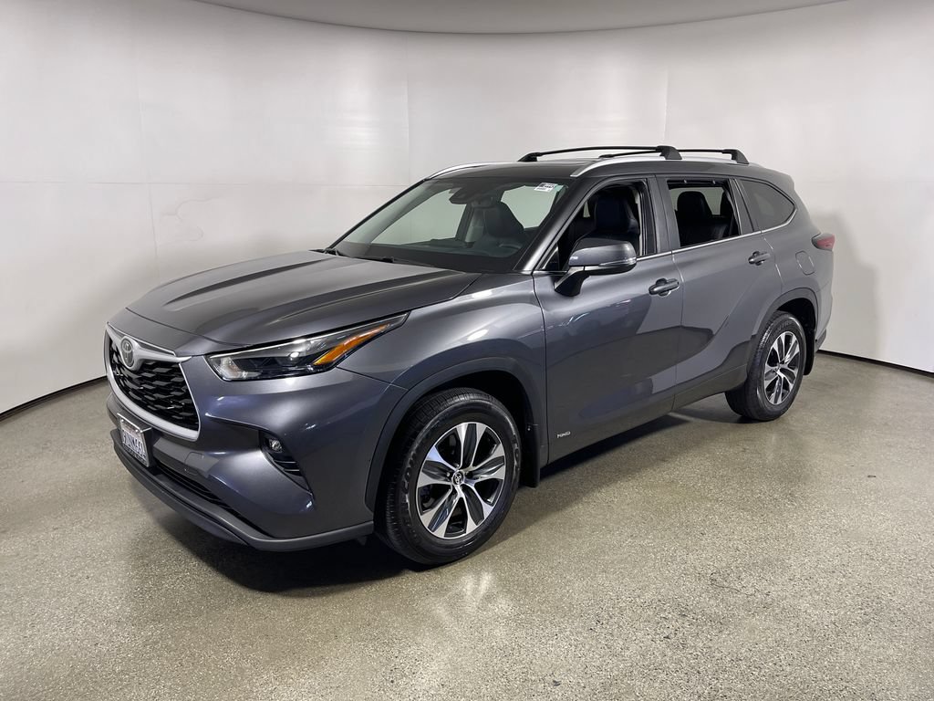 Certified 2025 Toyota Highlander XLE AWD/4WD image 7