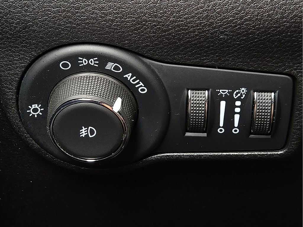 Used 2025 Jeep Compass Trailhawk w/ Sun & Sound Group image 17