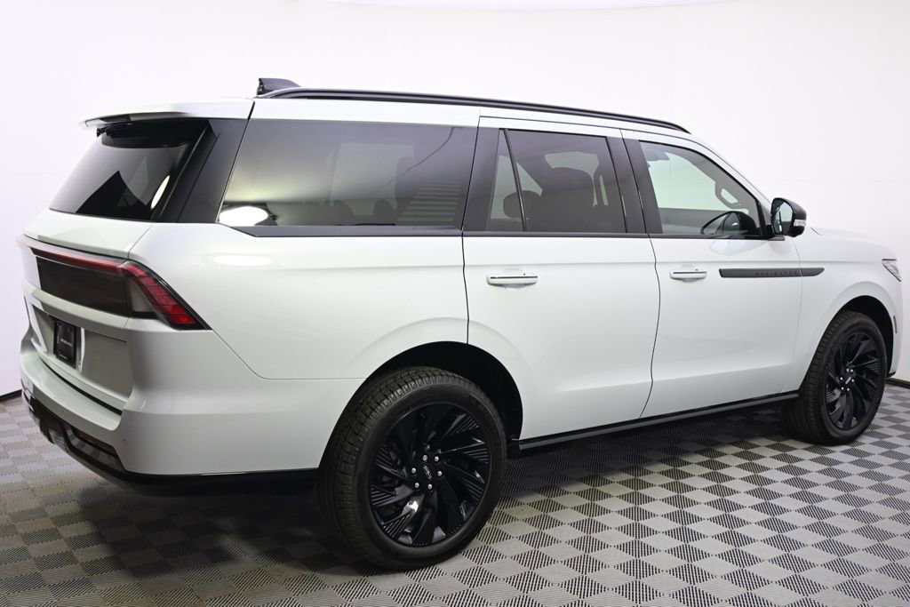 New 2025 Lincoln Navigator Reserve w/ Jet Appearance Package image 7