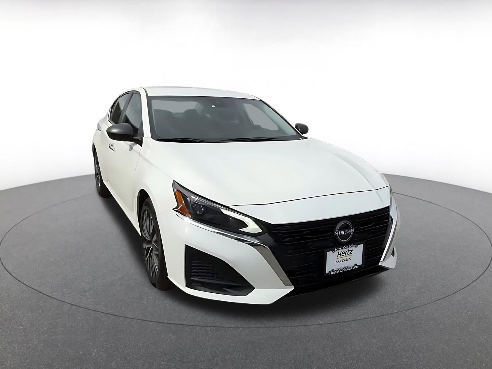 Used 2025 Nissan Altima 2.5 SV FWD image 3