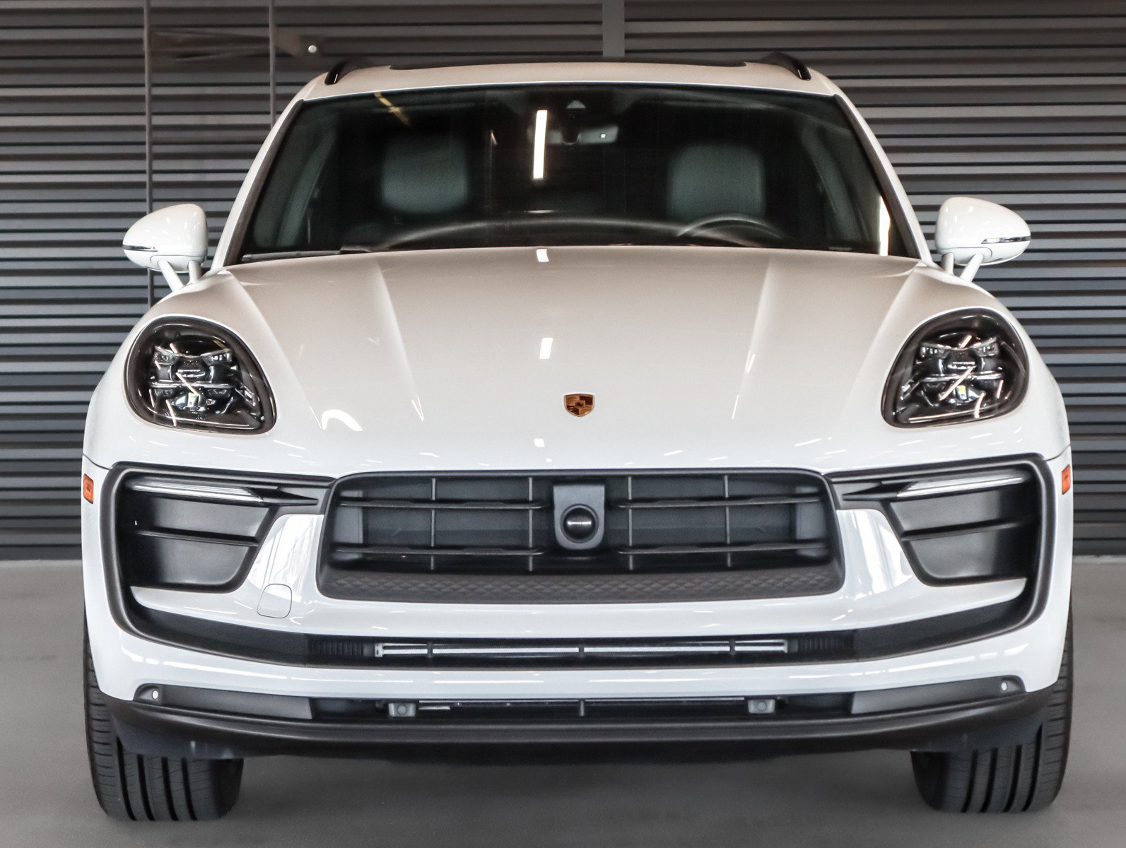 Certified 2024 Porsche Macan AWD/4WD image 8