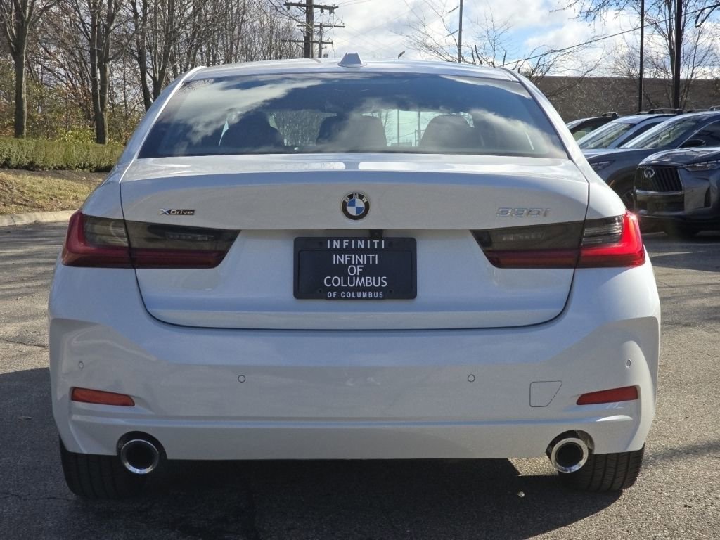 Used 2023 BMW 330i xDrive Sedan w/ Premium Package image 17