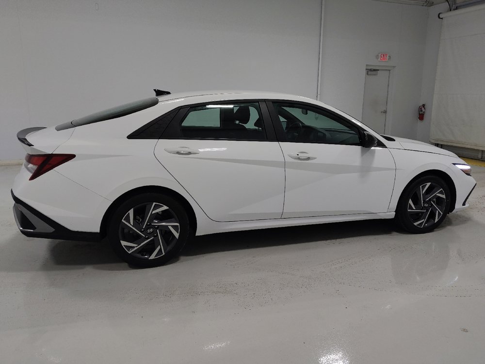 Used 2025 Hyundai Elantra Sport FWD image 10