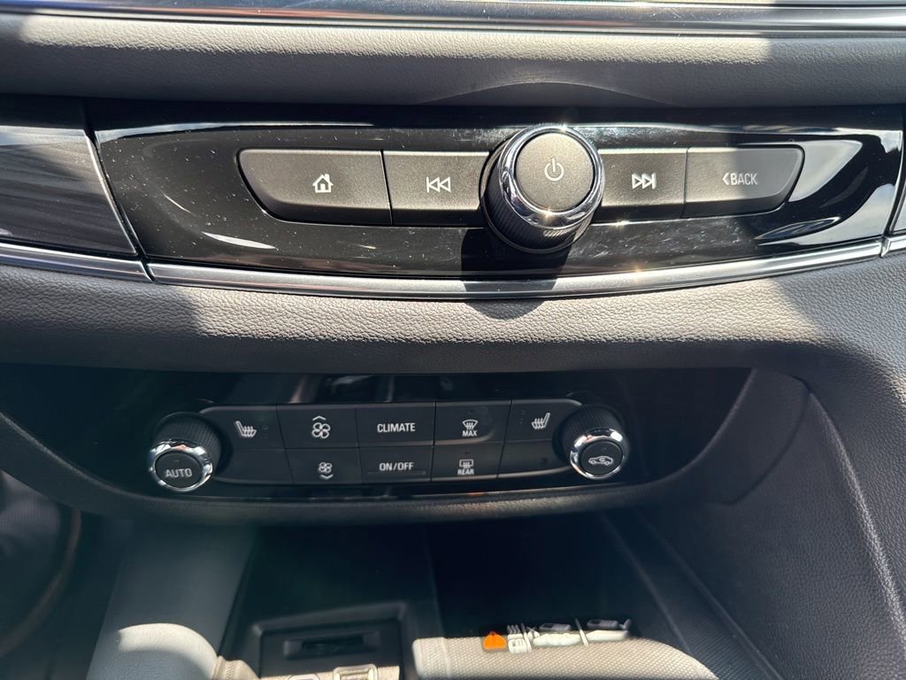Used 2023 Buick Enclave Essence w/ Sport Touring Edition AWD/4WD image 29