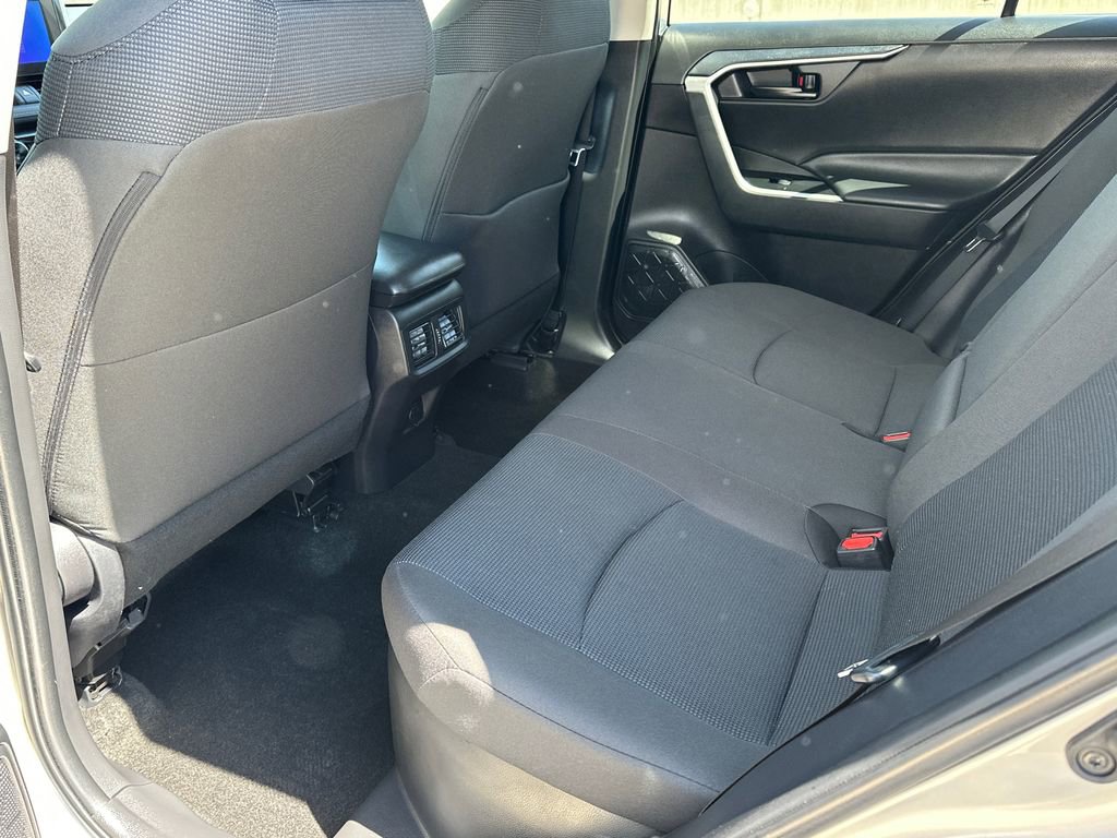 Used 2024 Toyota RAV4 LE AWD/4WD image 15