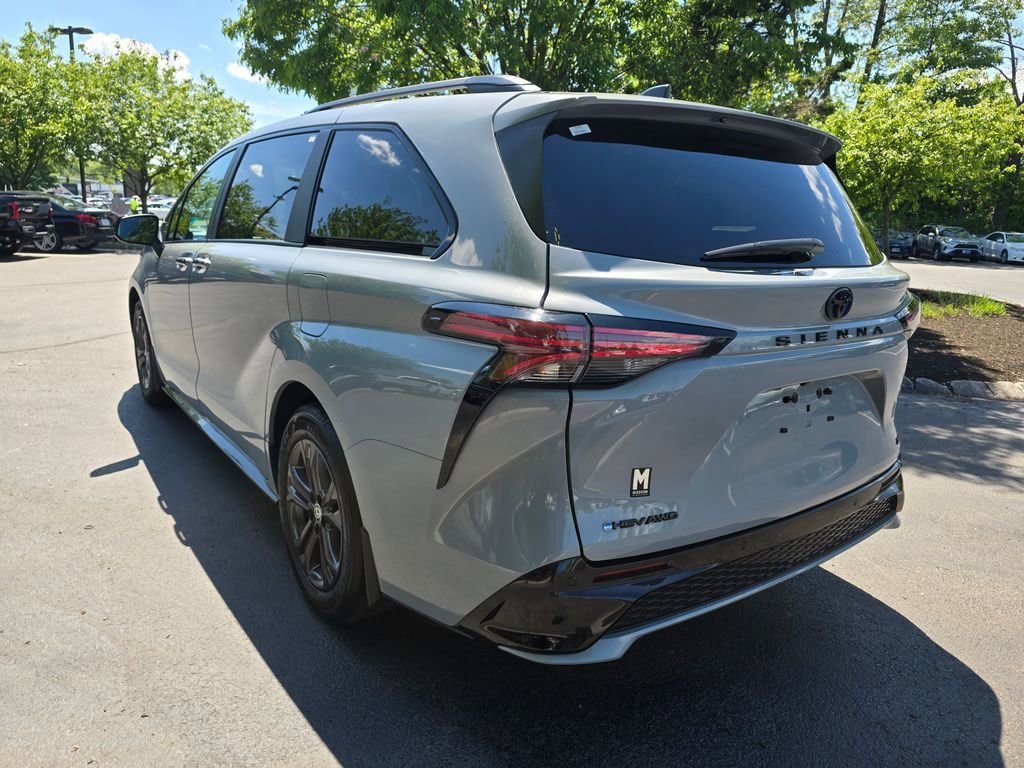 Certified 2025 Toyota Sienna XSE w/ XSE Plus Package AWD/4WD image 5