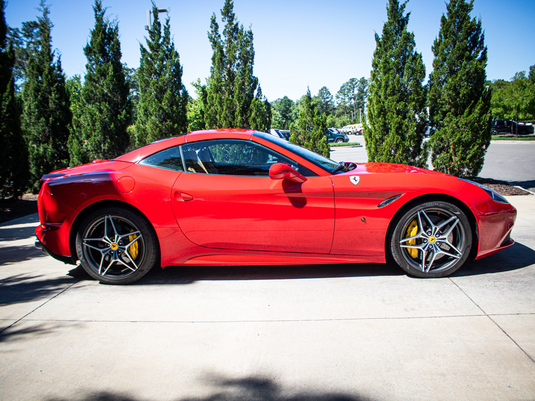 Used 2017 Ferrari California T RWD image 11