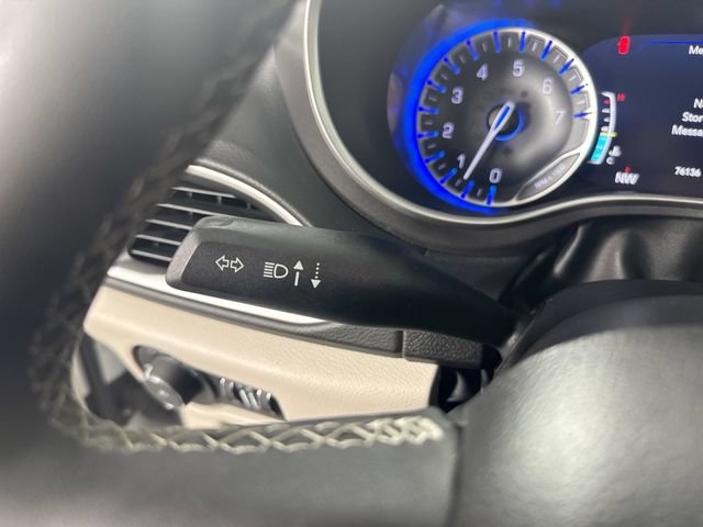 Used 2023 Chrysler Pacifica Touring-L FWD image 15