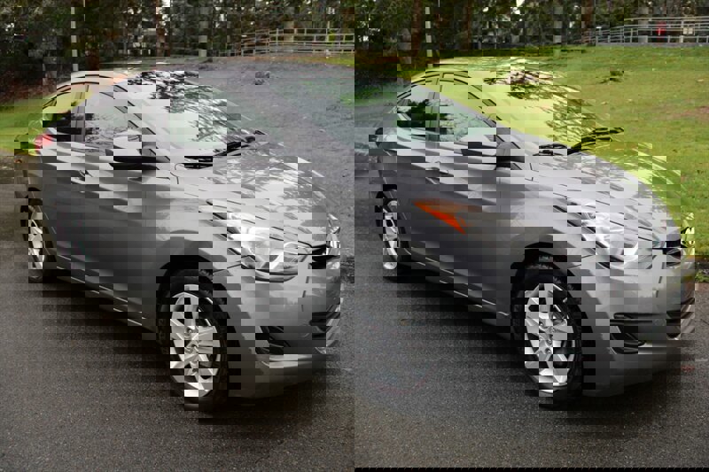 Used 2013 Hyundai Elantra GLS image 2