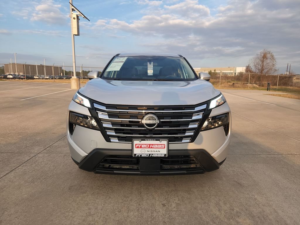 Used 2025 Nissan Rogue SV image 9