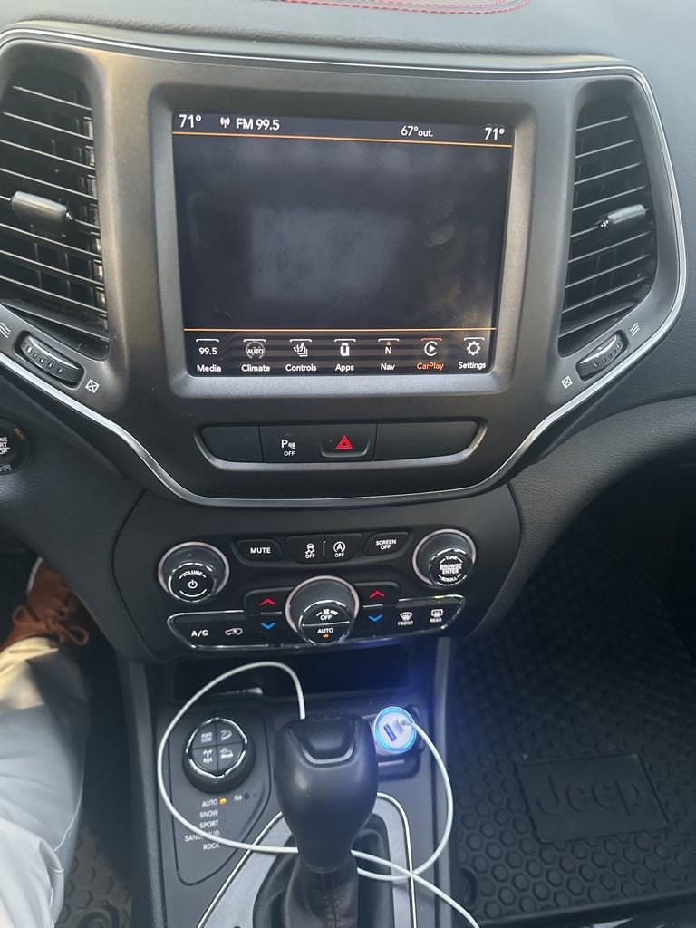 Used 2020 Jeep Cherokee Trailhawk w/ Comfort/Convenience Group image 14