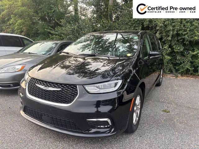 Used 2024 Chrysler Pacifica Touring-L FWD image 3