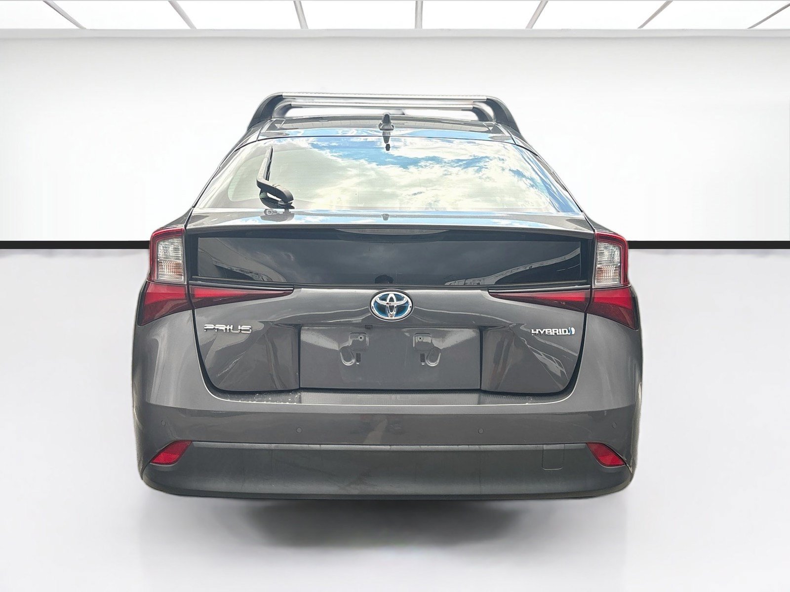 Used 2022 Toyota Prius LE FWD image 5