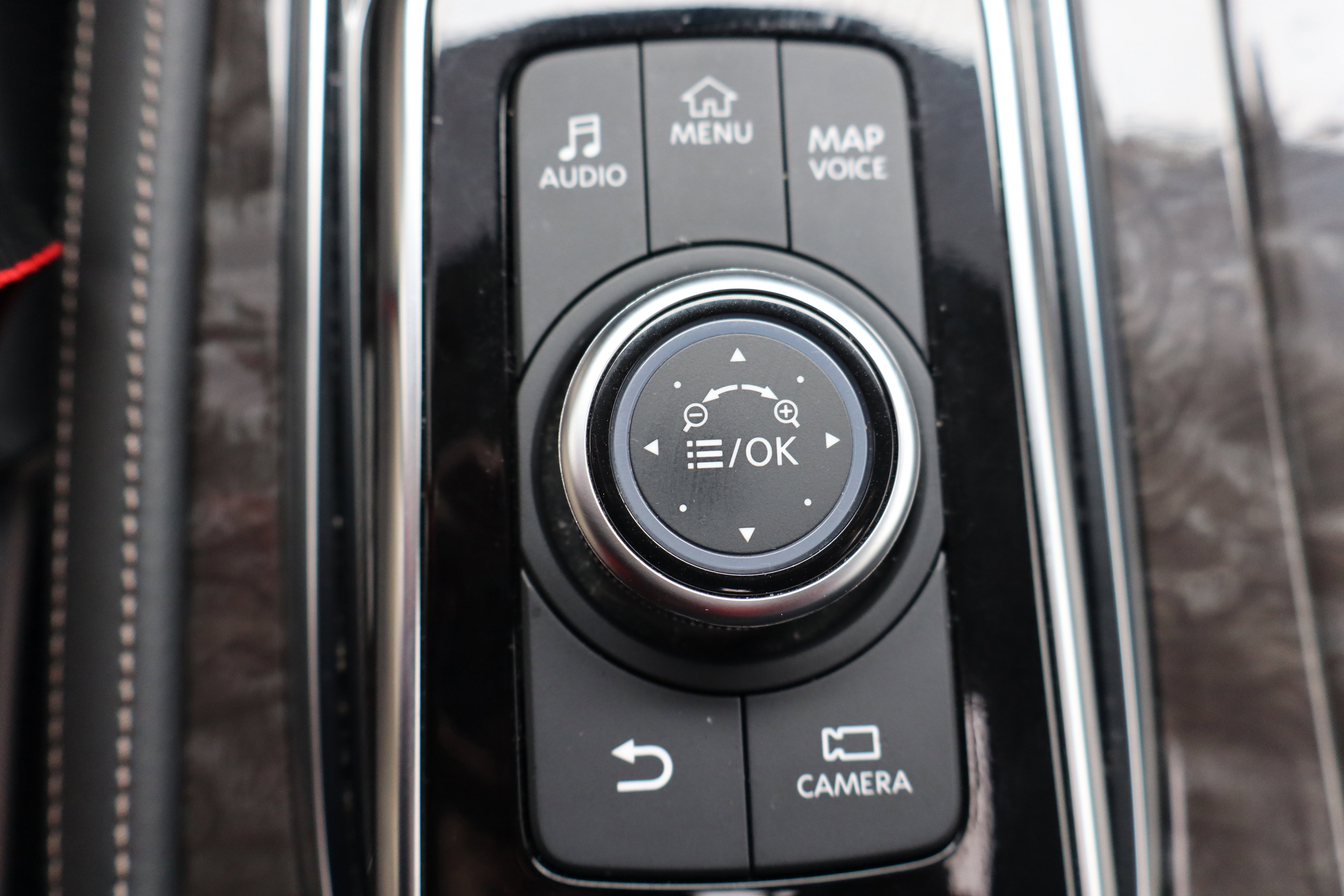 Used 2024 Nissan Armada Platinum w/ Captain's Chairs Package image 34