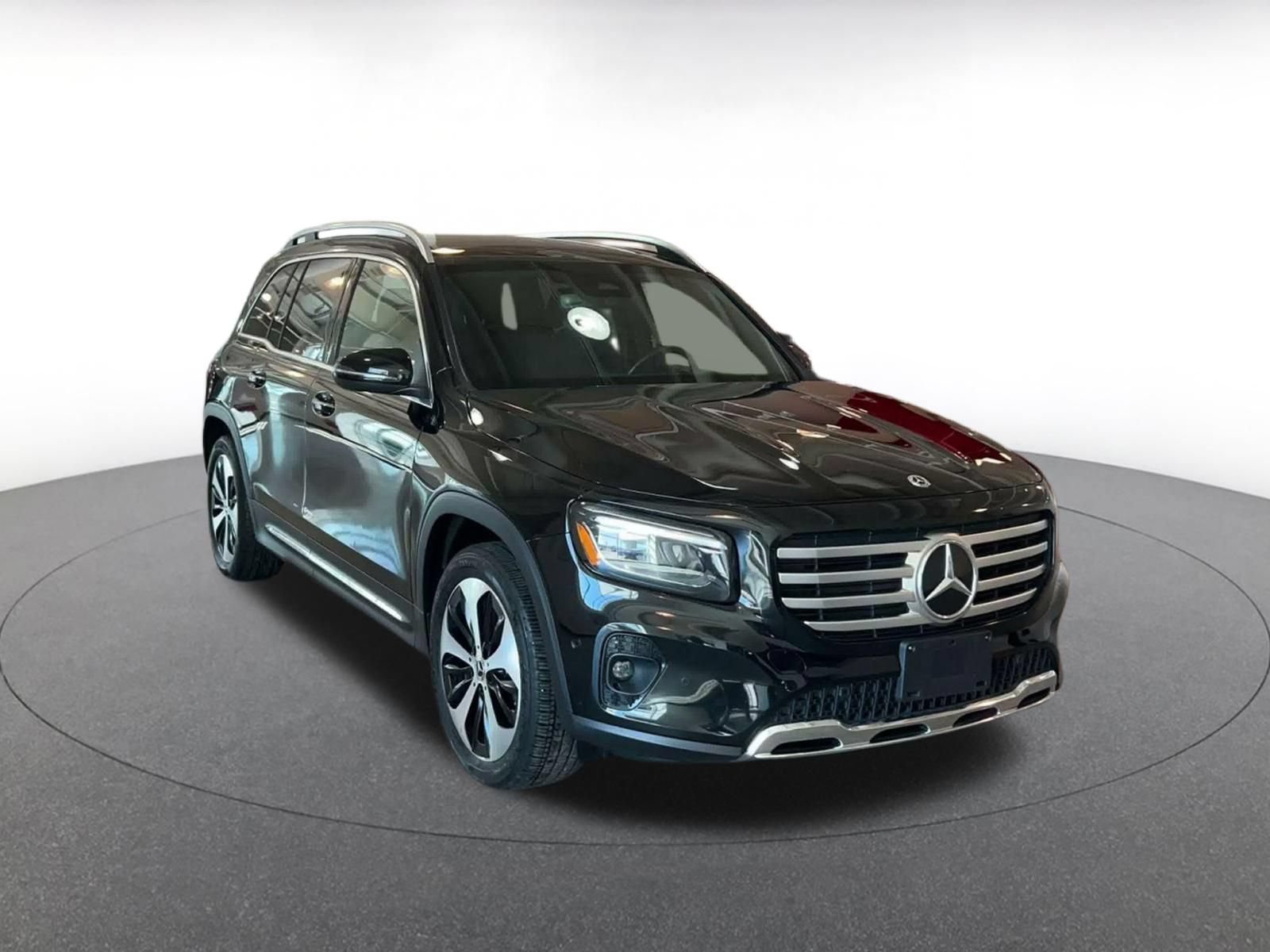 Used 2025 Mercedes-Benz GLB 250 image 3
