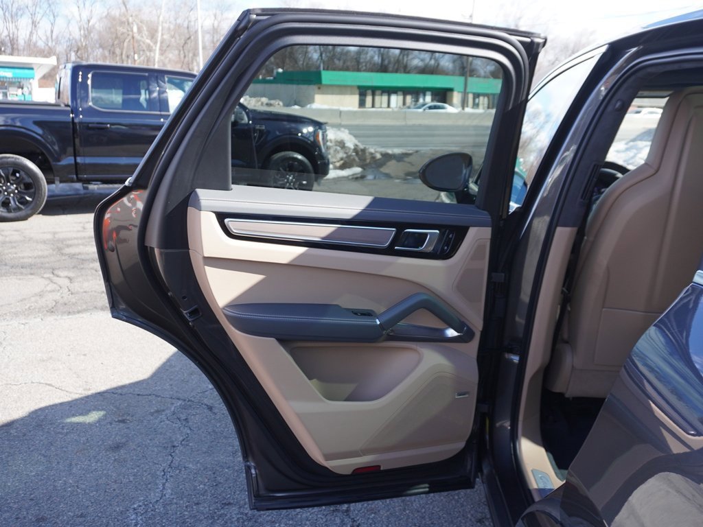 Used 2020 Porsche Cayenne Turbo image 29