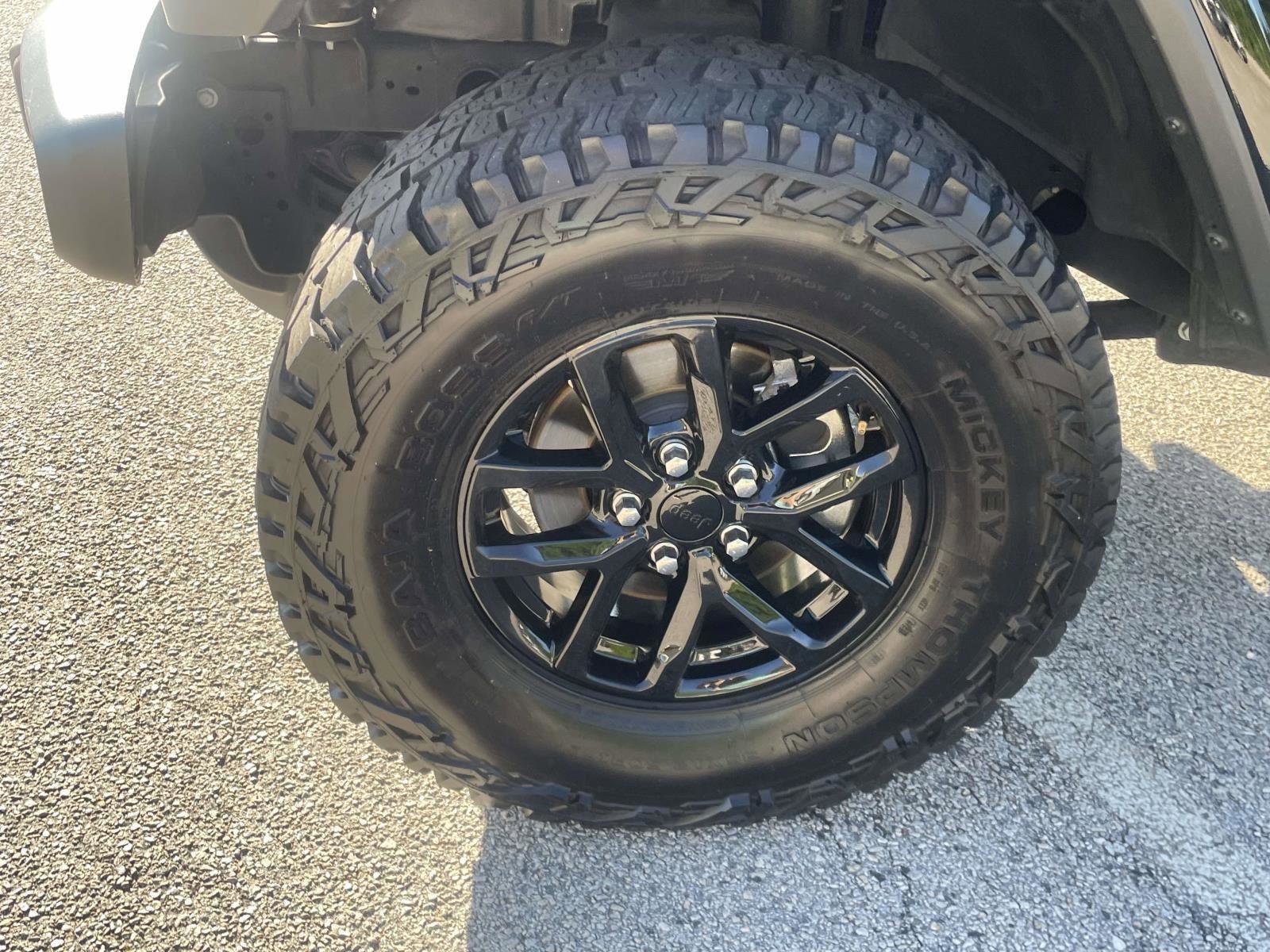 Used 2023 Jeep Gladiator Sport AWD/4WD image 9