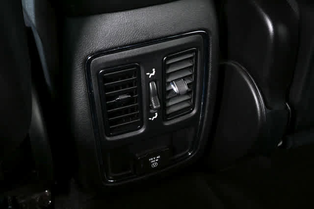 Used 2021 Jeep Grand Cherokee Laredo X image 18
