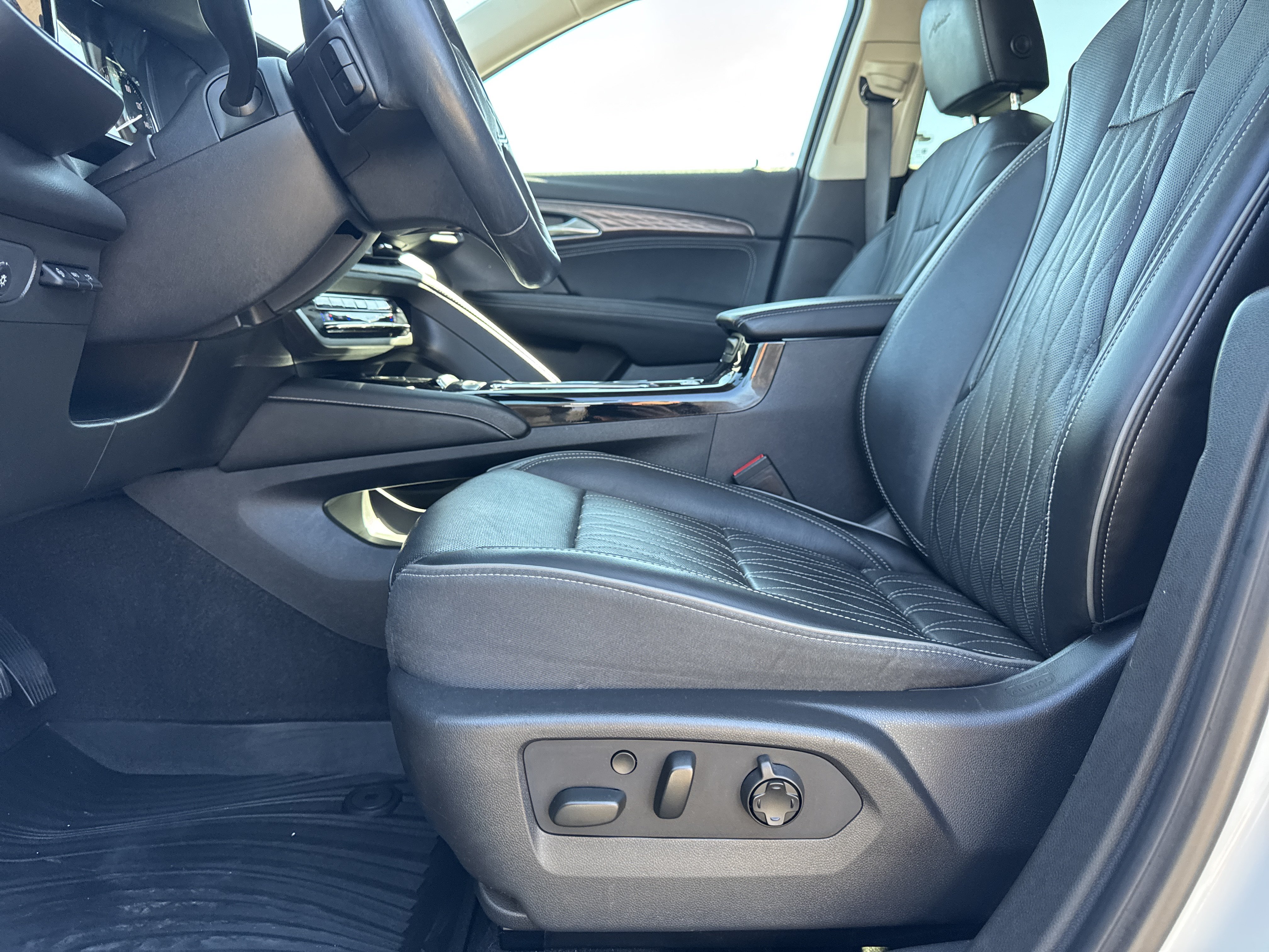 Used 2021 Buick Envision Avenir w/ Technology Package II AWD/4WD image 23