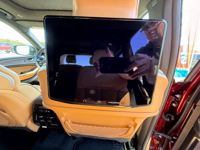 Used 2025 Jeep Grand Cherokee L Summit w/ Rear Seat Video Group I AWD/4WD image 18