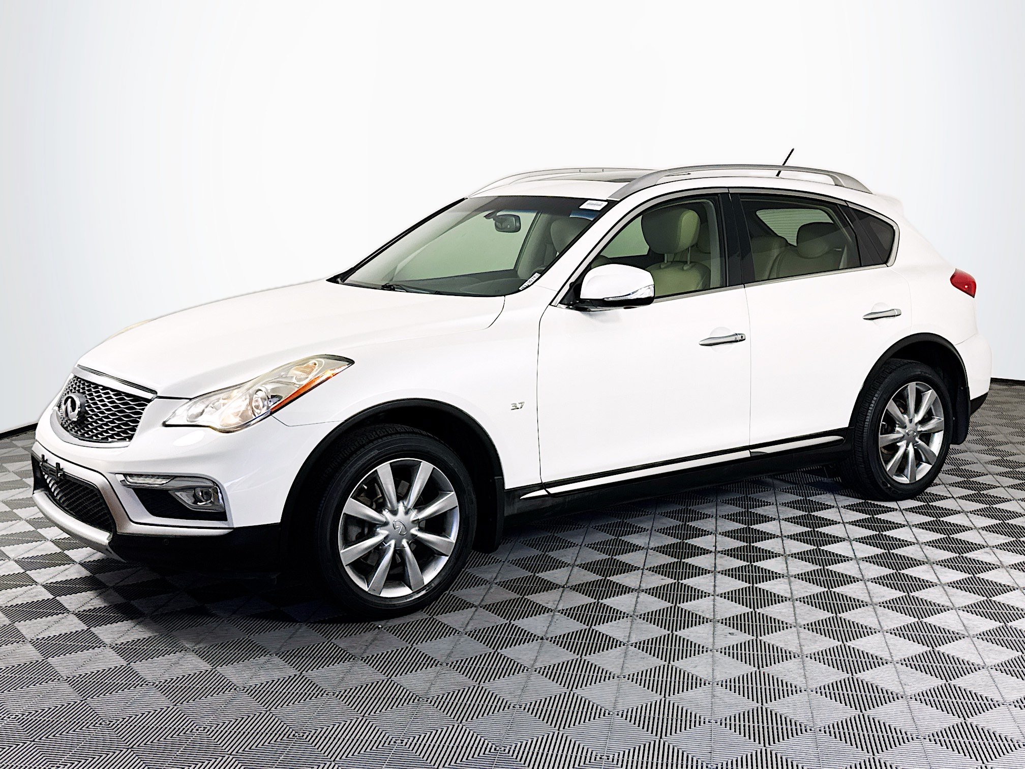 Used 2017 INFINITI QX50 AWD w/ Premium Plus Package image 4