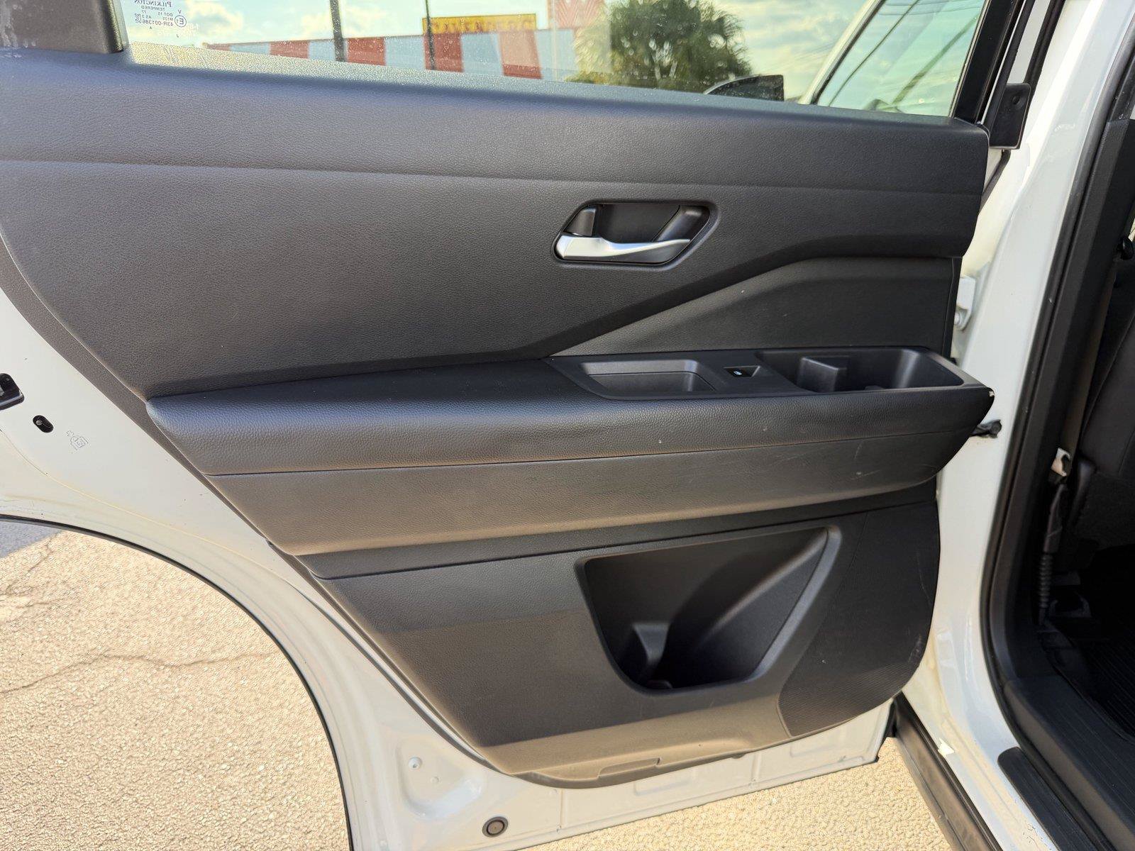 Used 2022 Nissan Pathfinder SV FWD image 17